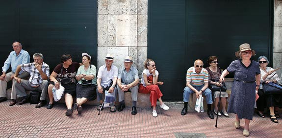 תושבי אתונה יוון / צלם: רויטרס